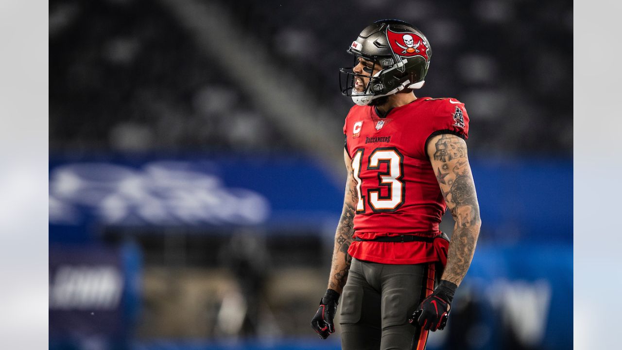 Buccaneers Rumors: Trade Idea Swaps Mike Evans for Jets RB