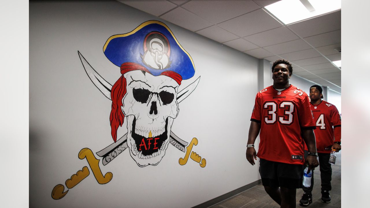 Tampa Bay Buccaneers hold pre-game practice at MacDill AFB > MacDill Air  Force Base > News