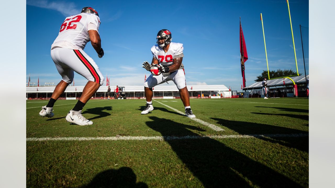 Vincent Testaverde Jr. takes the field at Buccaneers camp 