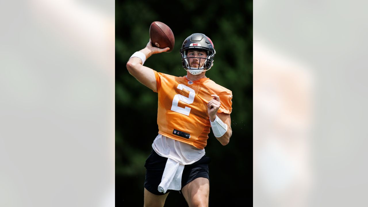 Bucs QB Tom Brady scrambles for a touchdown while mic'd up at practice -  Bucs Nation