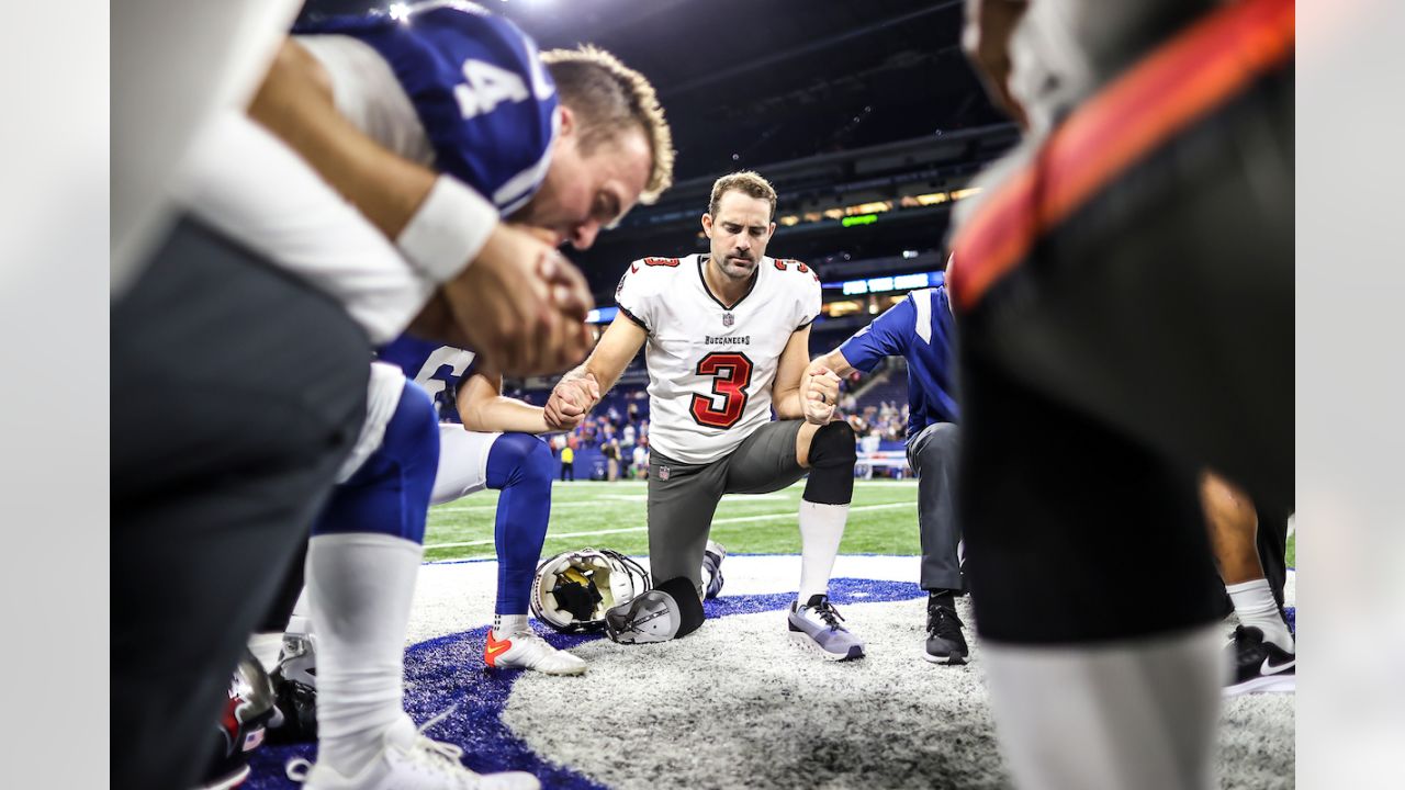 Tampa Bay Buccaneers inside linebacker Grant Stuard (48) lines up for a  kickoff return during an NFL football game against the Indianapolis Colts,  Sunday, Nov. 28, 2021, in Indianapolis. (AP Photo/Zach Bolinger Stock Photo  - Alamy