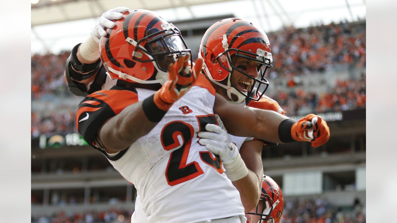 Tampa Bay Buccaneers Sign Former UNC RB Giovani Bernard to One