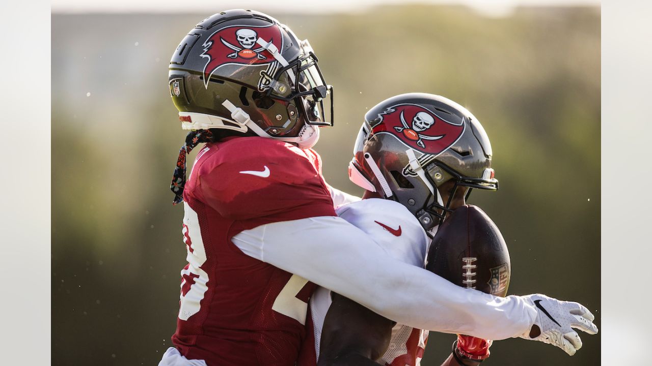 Bucs Camp Insider 7-30: Mike Evans, Chris Godwin Dominate