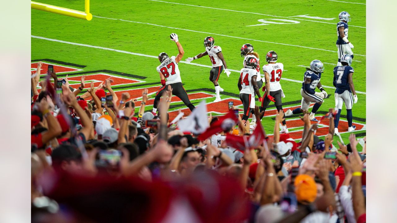 Tampa Bay Buccaneers tight end Rob Gronkowski (87) celebrates