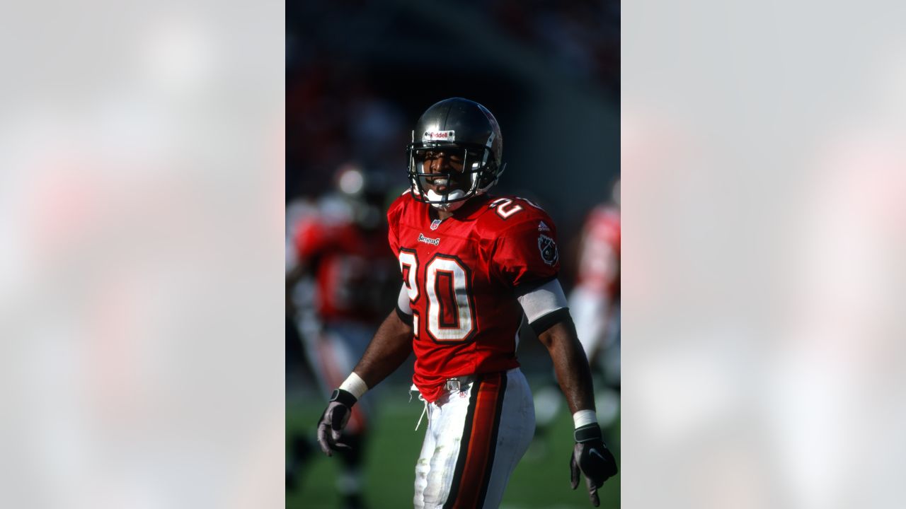 Ronde Barber poses with his bronze bust during the 2023 Pro Football  News Photo - Getty Images