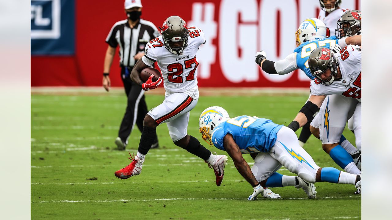 Chargers Fall to Rallying Bucs 38-31 in Third Straight Loss