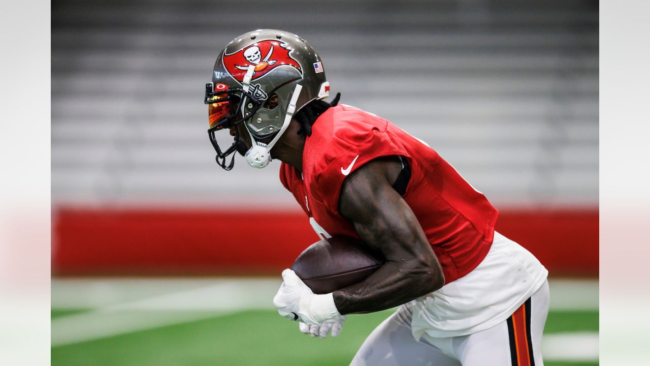 Julio Jones injury update: Bucs WR dealing with knee issue for Week 16 -  DraftKings Network