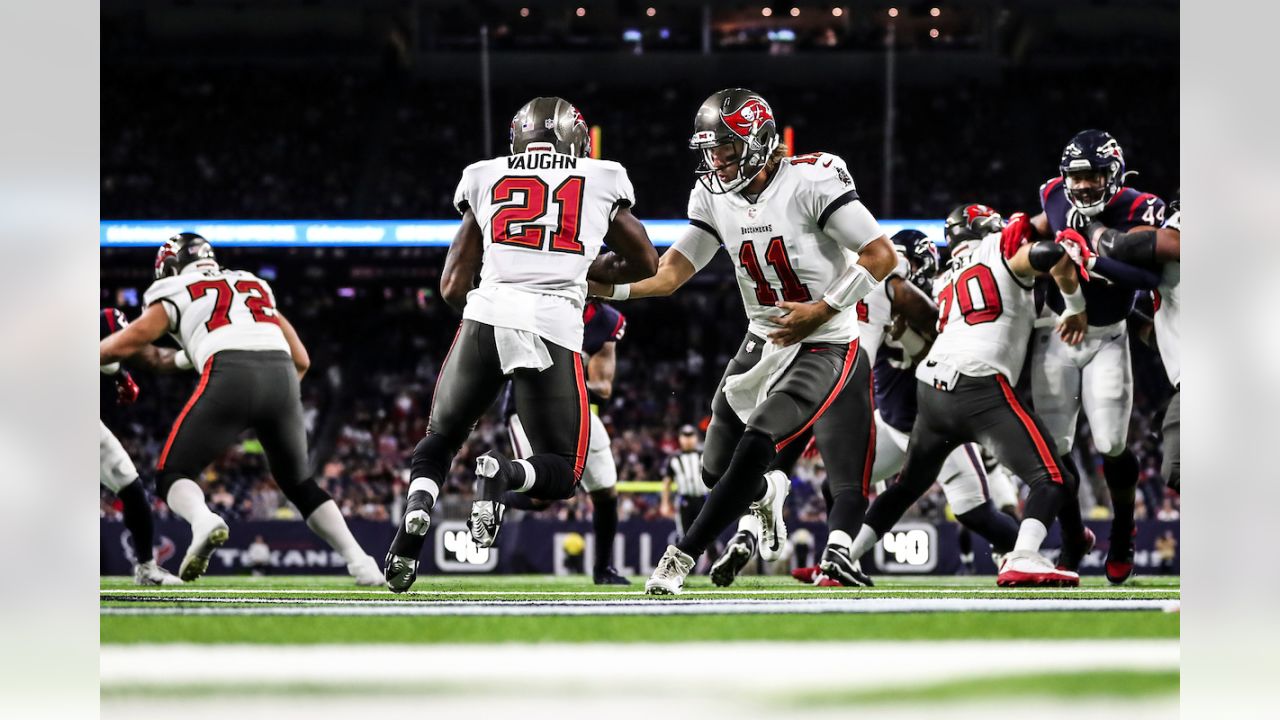 Brady throws touchdown pass as Buccaneers beat Texans 23-16