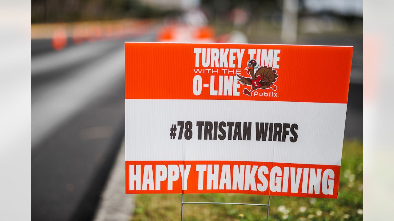 Buccaneers O-Line Provides Boost for Tampa Bay Community in 15th Annual  Turkey Time with the O-Line