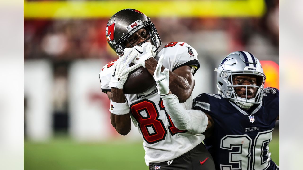 Photos: Tampa Bay Buccaneers beat Dallas Cowboys 31-29 in NFL kickoff game