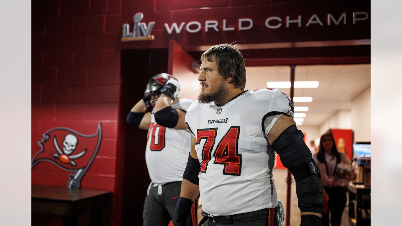 Tampa Bay Buccaneers guard Ali Marpet (74) runs onto the field during a NFL  divisional playoff football game between the Los Angeles Rams and Tampa Bay  Buccaneers, Sunday, January 23, 2022 in