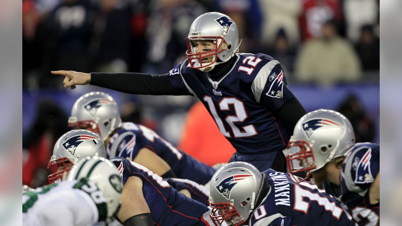 New England Patriots quarterback Tom Brady passes against the New York Jets  during the first half of an NFL football game, Sunday, Dec. 31, 2017, in  Foxborough, Mass. (AP Photo/Steven Senne)