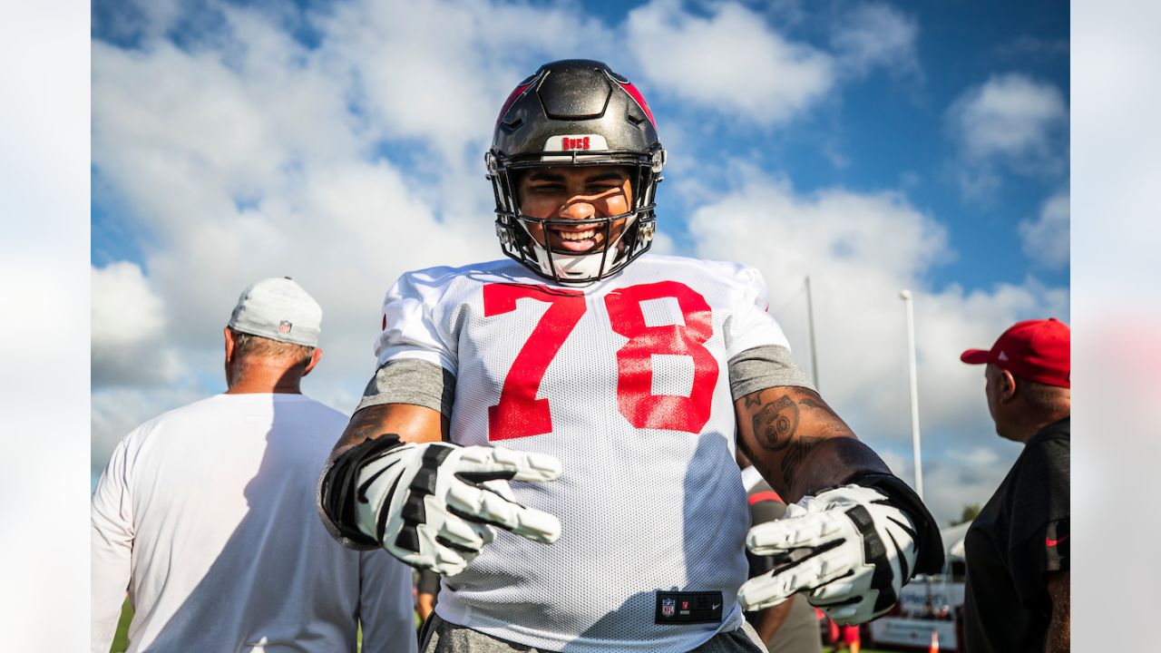 Bucs OT Tristan Wirfs leaves practice on cart