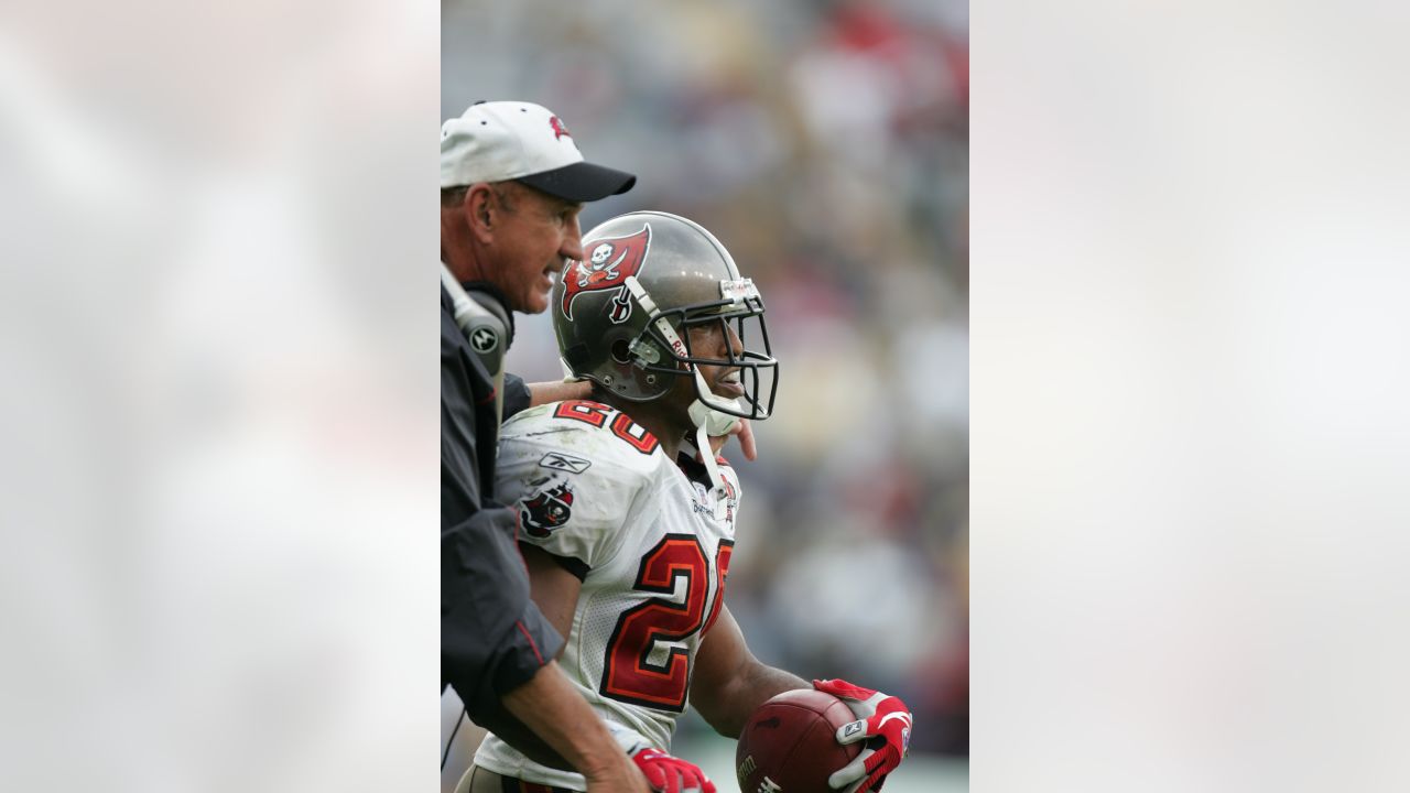 Bucs' Ronde Barber Receives Viral Reaction Amid HOF News