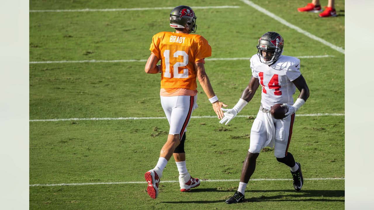 Bucs Camp Insider 7-30: Mike Evans, Chris Godwin Dominate