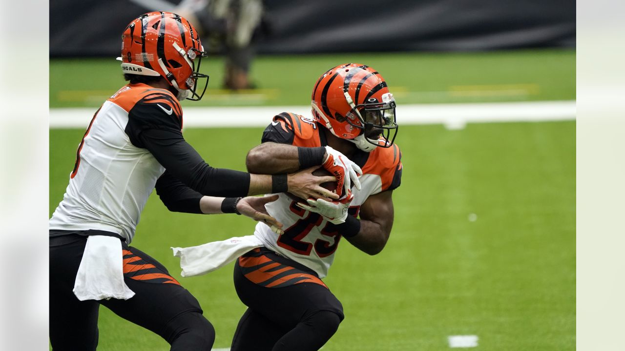 Former Cincinnati Bengals running back Giovani Bernard to Sign