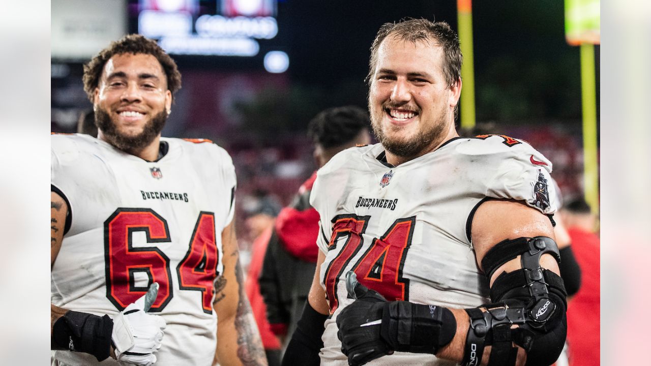 Tampa Bay Buccaneers Sign 347-Pound Tackle to 4-Year Extension Deal Worth  $73 Million - EssentiallySports