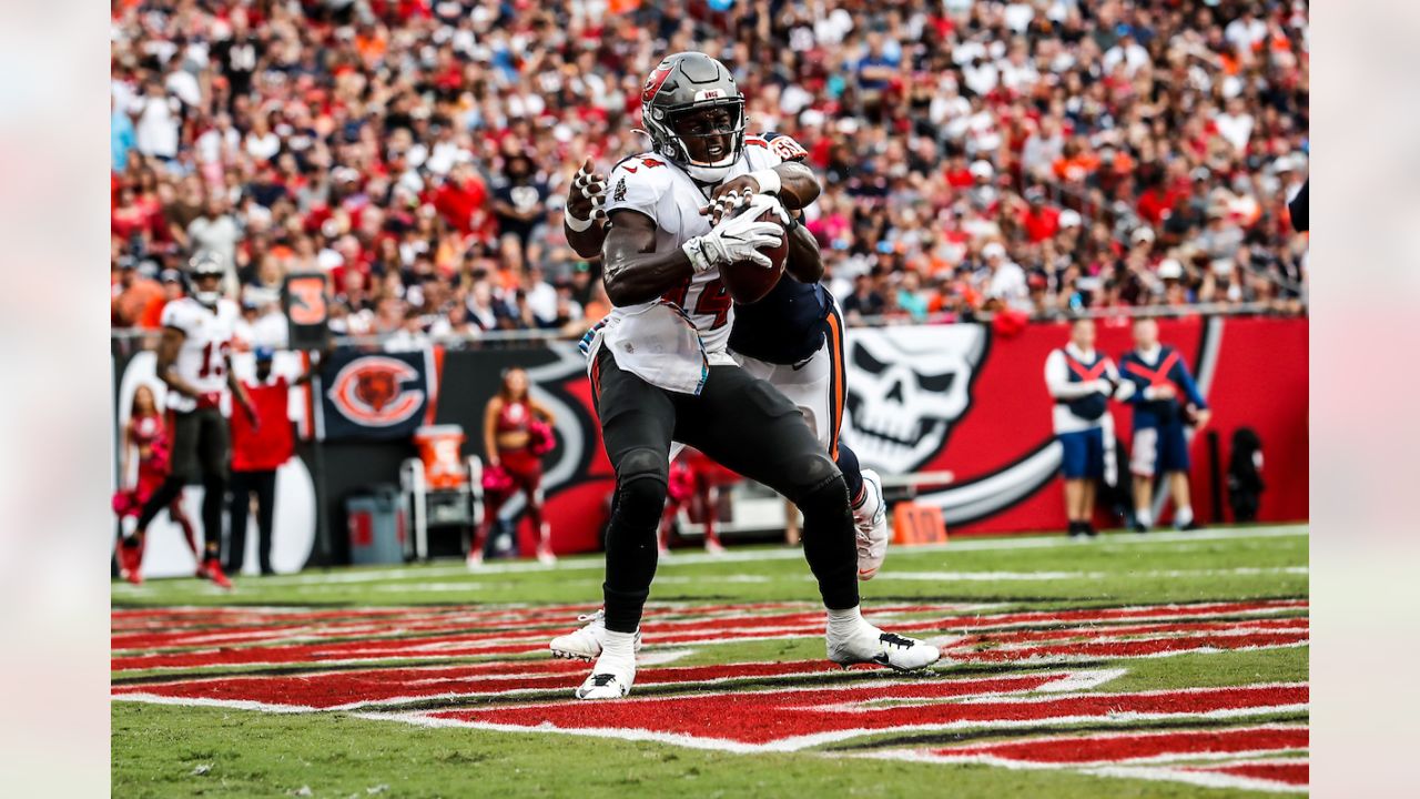 Bucs defense shines in 38-3 blowout against Bears