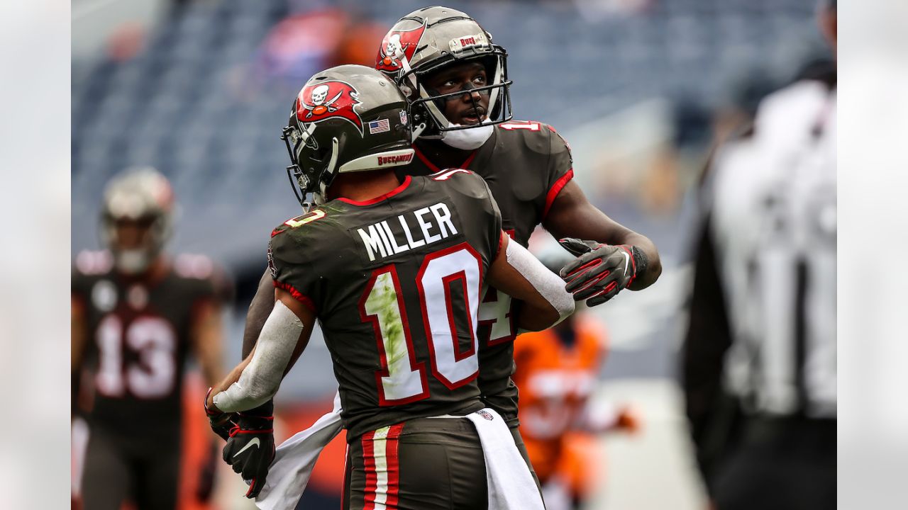 Brady, Barrett lead Buccaneers past Broncos 28-10