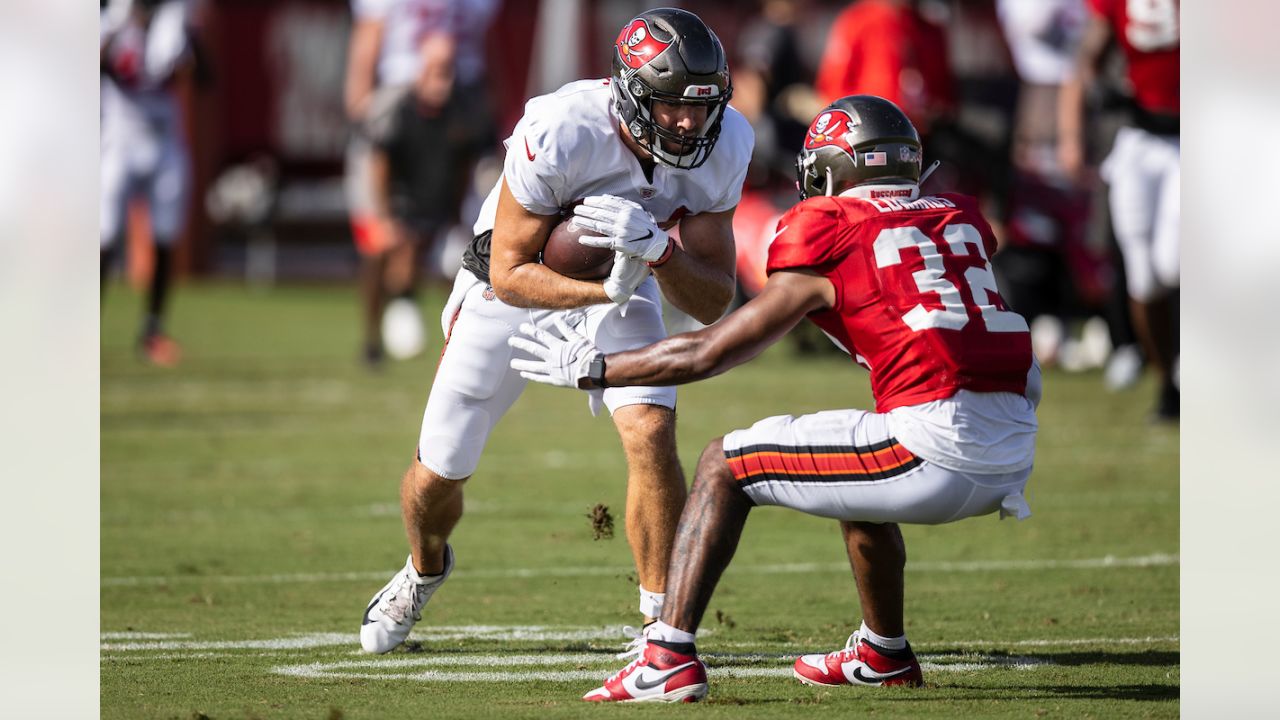 Bucs Camp Insider 7-30: Mike Evans, Chris Godwin Dominate