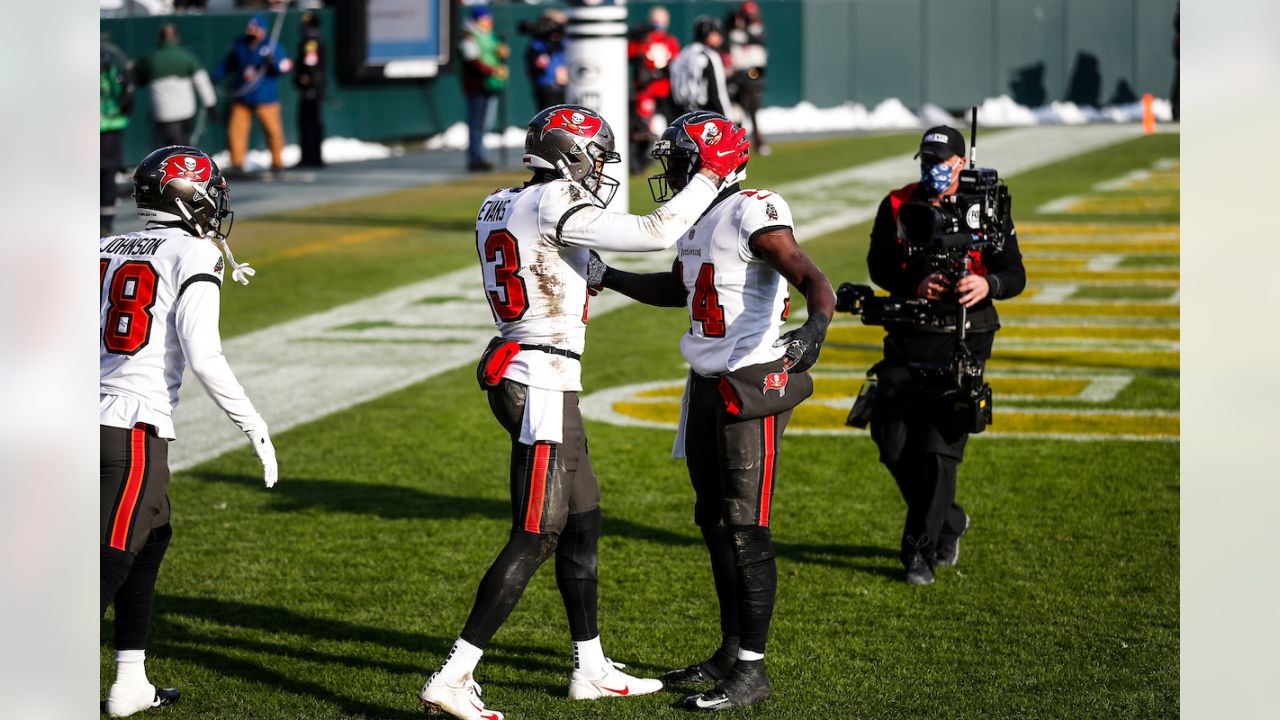 Buccaneers vs. Packers at Lambeau Field, winner goes to Super Bowl