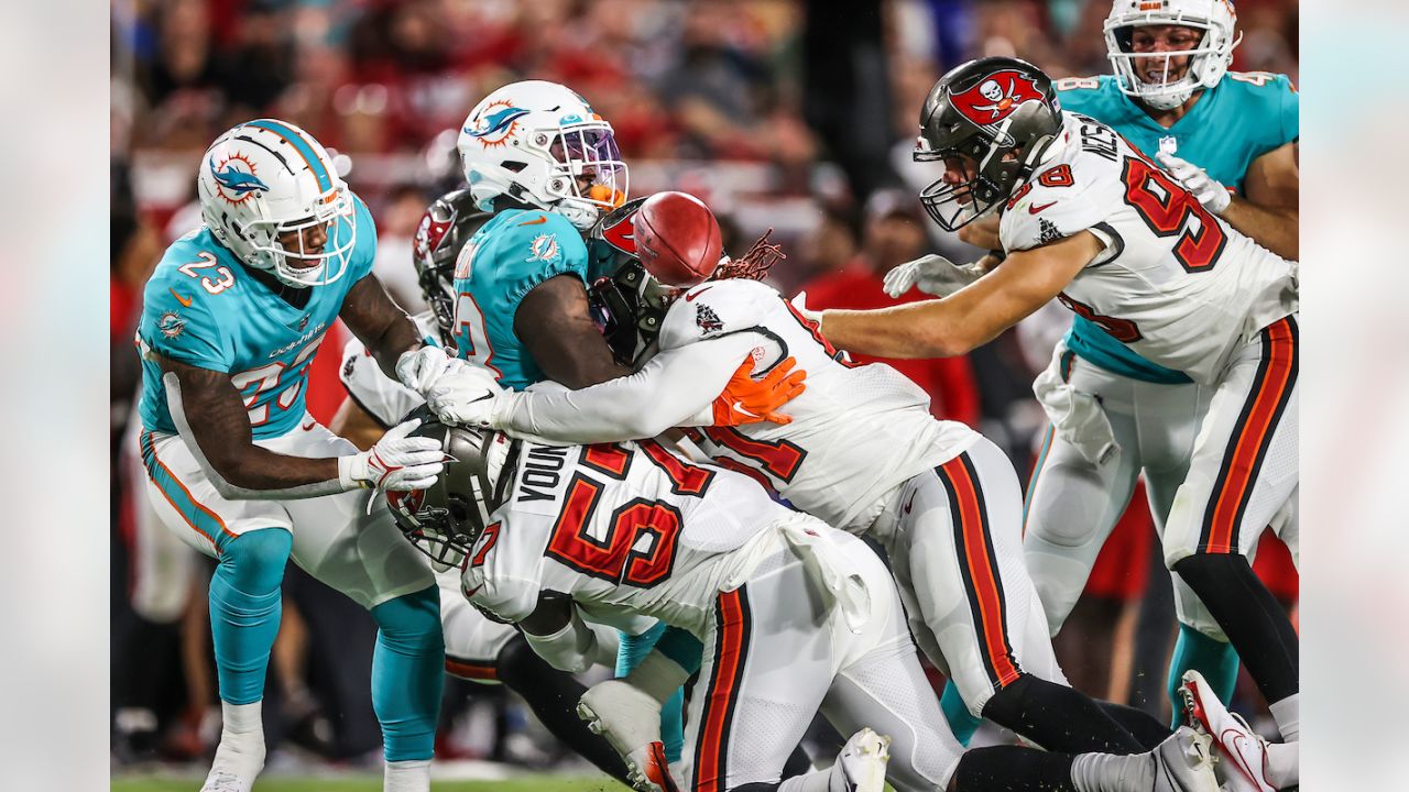 Miami Dolphins tight end Hunter Long (84) covers a kick during an NFL  football game against the Tampa Bay Buccaneers, Saturday, Aug. 13, 2022 in  Tampa, Fla. The Dolphins defeat the Buccaneers