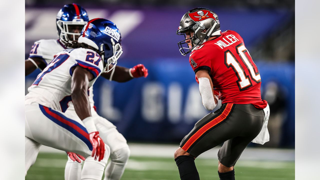 New York Giants Throw Away Chance of Upset Against Bucs in 25-23