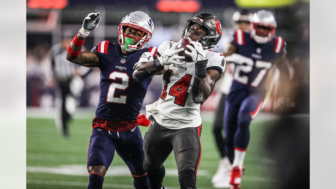 New England Patriots grind out narrow win over Buccaneers in Tampa, NFL