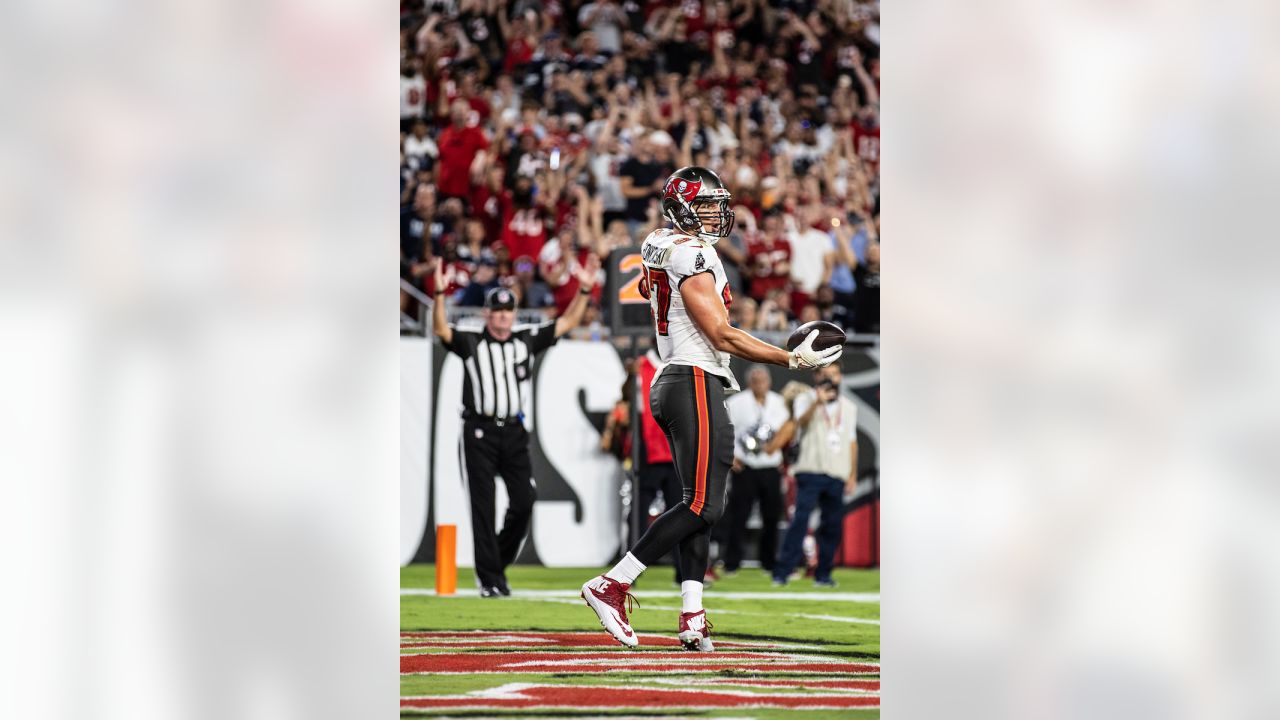 Bucs opt for committee of tight ends in post-'Gronk' era