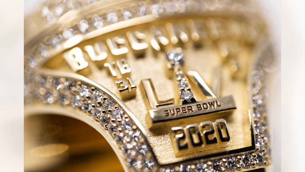 Tom Brady and Buccaneers Get 319 Diamond Super Bowl Rings