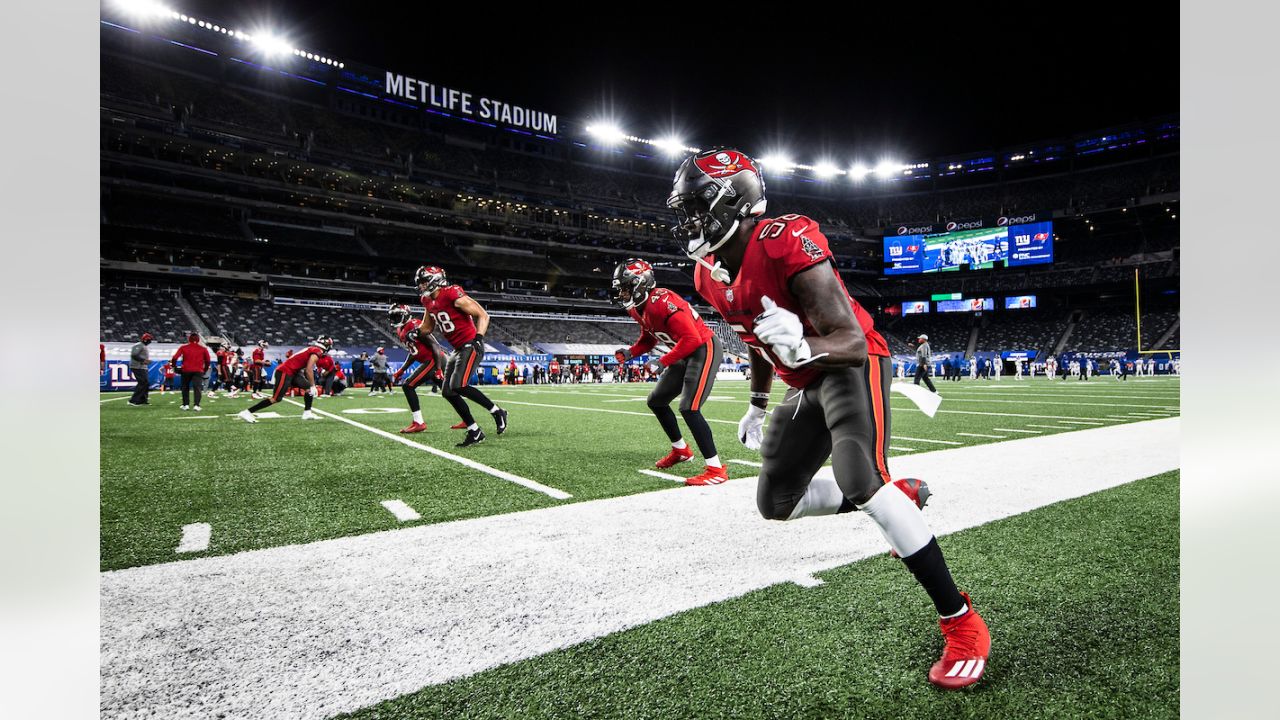 East Rutherford, New Jersey, USA. 2nd Jan, 2022. Tampa Bay Buccaneers tight  end ROB GRONKOWSKI (87) runs for a first down at MetLife Stadium in East  Rutherford New Jersey Tampa Bay New