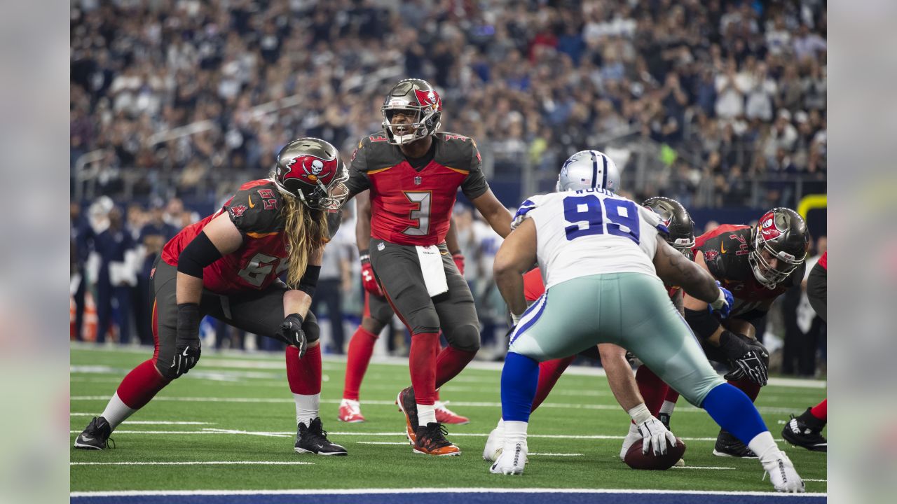 Bucs vs. Cowboys live blog: Tampa Bay fumbles away game, 27-20