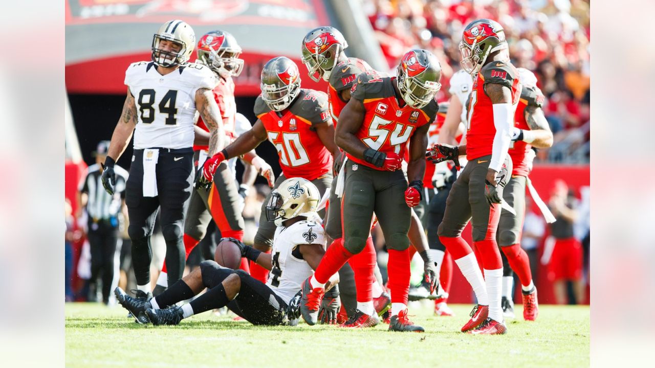 Bucs choose Bruce Carter to replace Kwon Alexander (w/video)