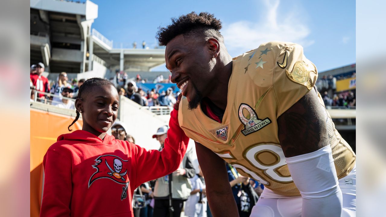 Could Shaquil Barrett join Warren Sapp atop Bucs' single-season