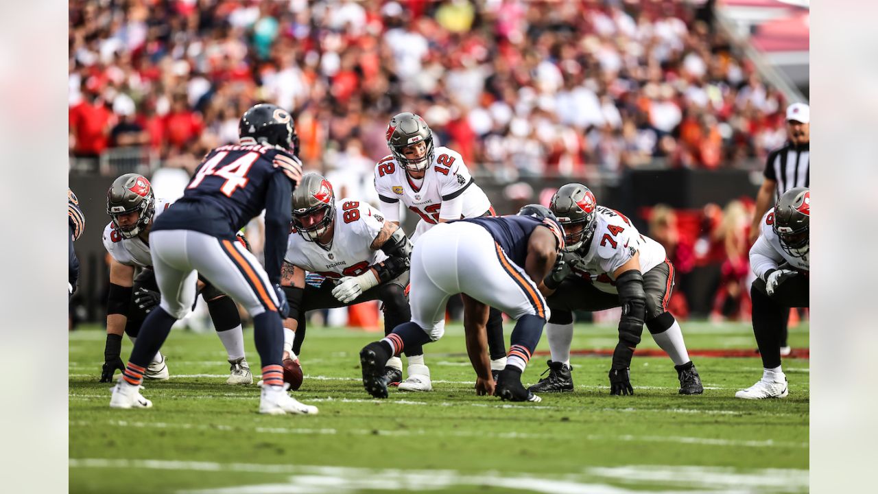 Chicago, Illinois, USA. 08th Oct, 2020. - Buccaneers Quarterback #12 Tom  Brady warms up during the NFL Game between the Tampa Bay Buccaneers and  Chicago Bears at Soldier Field in Chicago, IL.