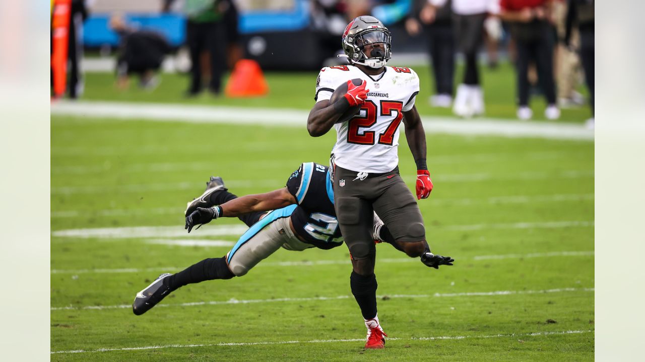 Tampa Bay Buccaneers 46-23 Carolina Panthers: Ronald Jones runs to