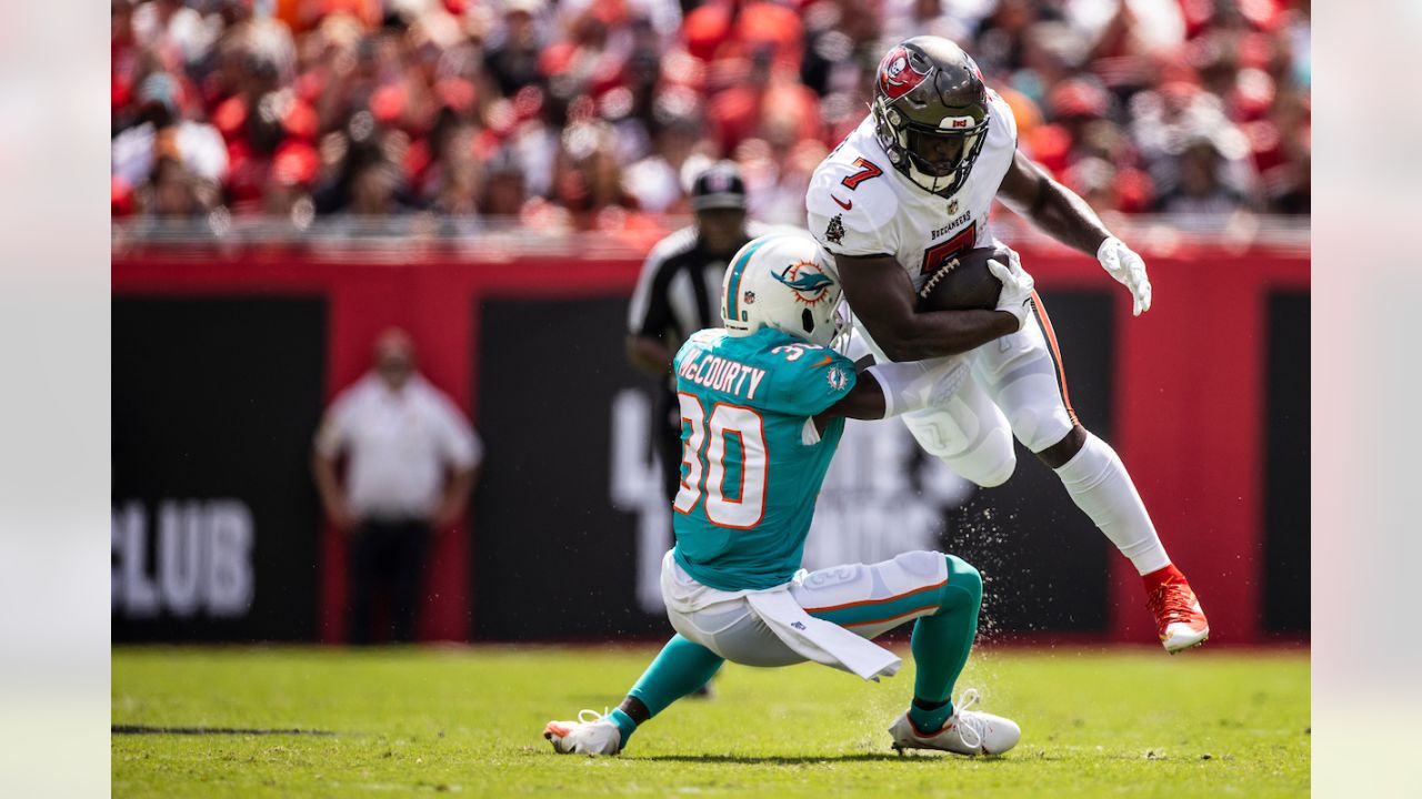 Tampa Bay Buccaneers running back Leonard Fournette (7) tries to put a juke  move on a defender during an NFL football game against the Baltimore  Ravens, Thursday, Oct. 27, 2022 in Tampa