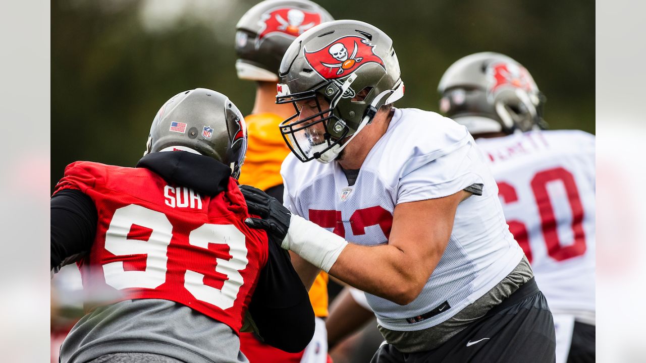 TAMPA, FL - DECEMBER 05: Tampa Bay Buccaneers Offensive Tackle Josh Wells  (72) pass blocks during th