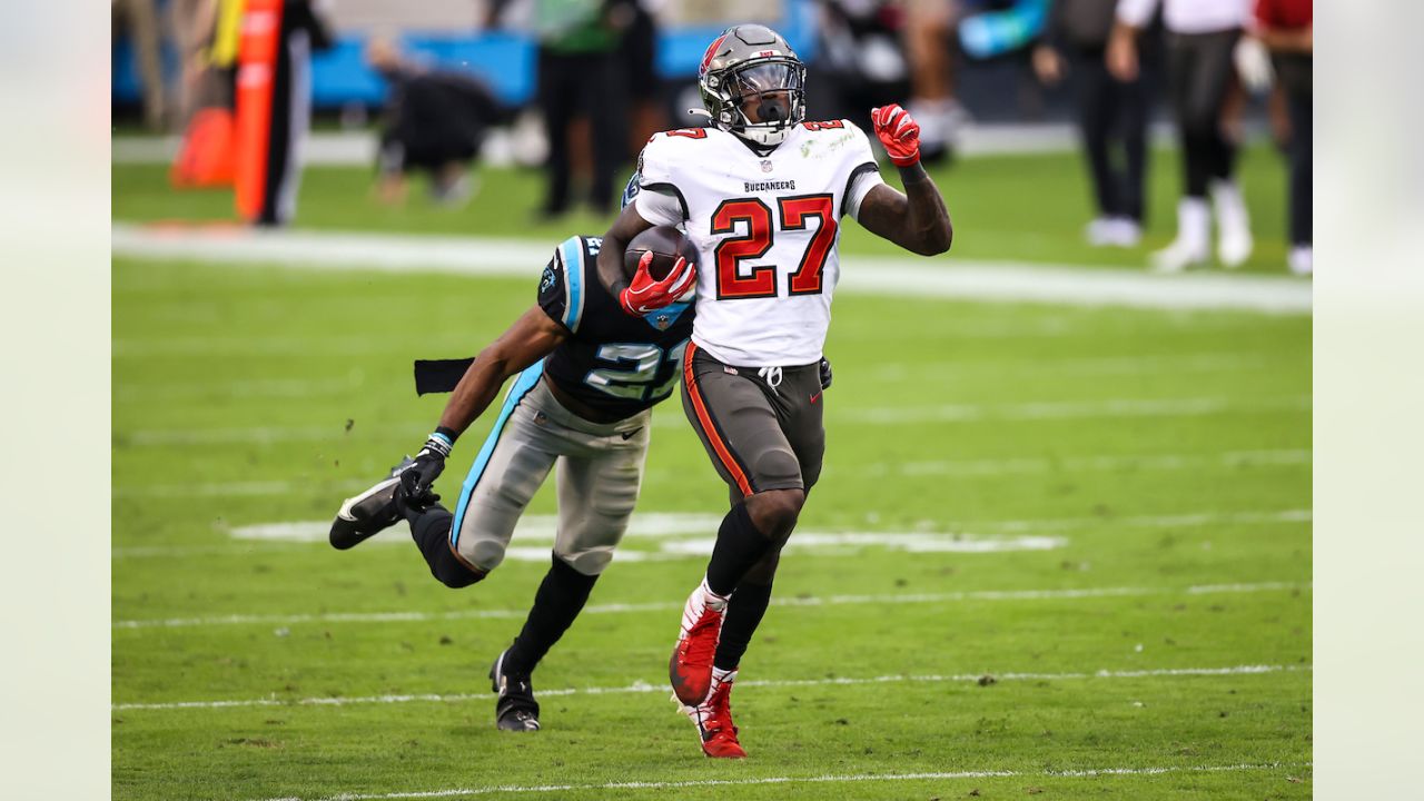 Tampa Bay Buccaneers 46-23 Carolina Panthers: Ronald Jones runs to