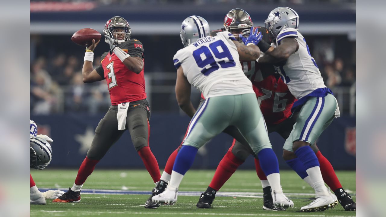 Bucs vs. Cowboys live blog: Tampa Bay fumbles away game, 27-20