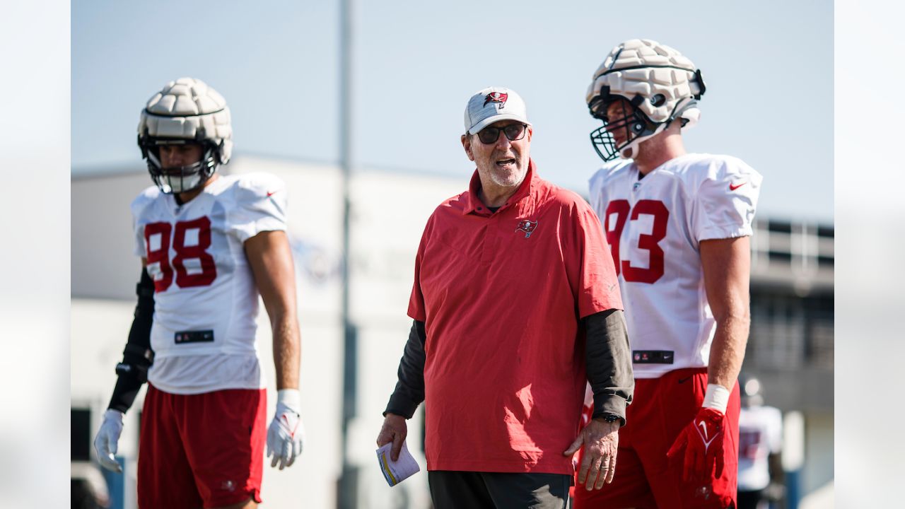 Tampa Bay Buccaneers guard Nick Leverett (60) watches action during warmups  before their game against the Tennessee Titans Saturday, Aug. 20, 2022, in  Nashville, Tenn. (AP Photo/Wade Payne Stock Photo - Alamy