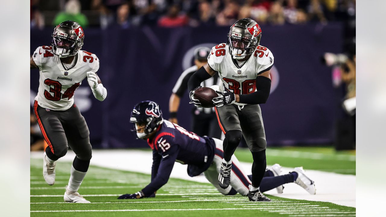 Brady throws touchdown pass as Buccaneers beat Texans 23-16