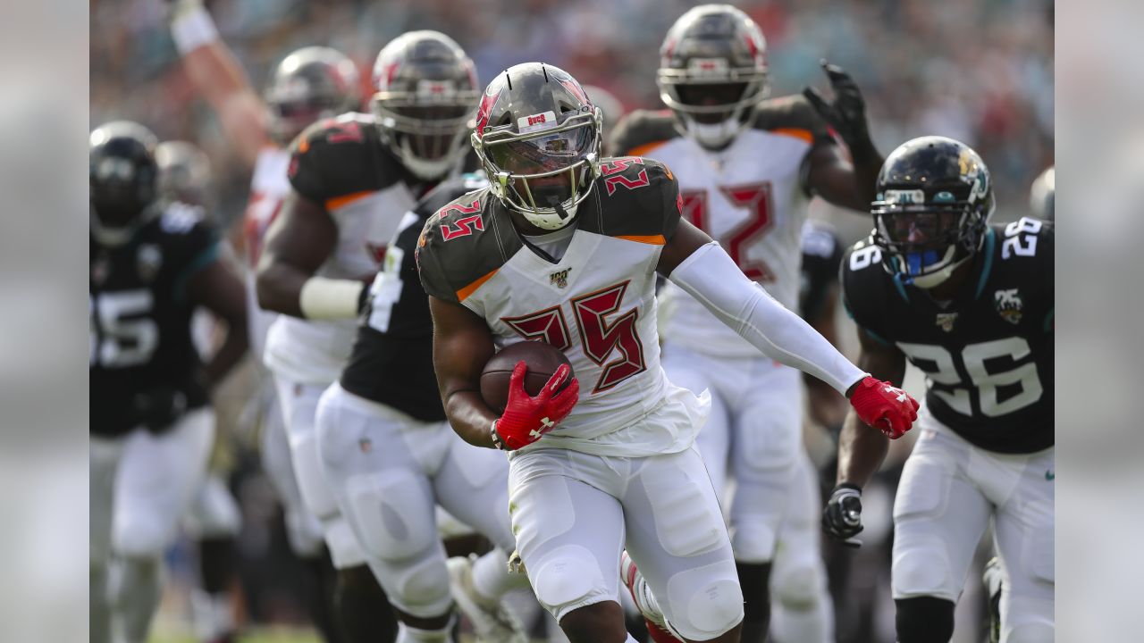 Shaq Barrett ties Warren Sapp's Bucs franchise sack record