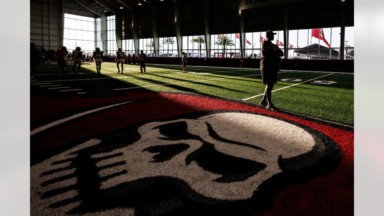 TAMPA, FL - AUGUST 06: Tampa Bay Buccaneers during the Tampa Bay Buccaneers  Training Camp on August 06, 2022 at the AdventHealth Training Center at One  Buccaneer Place in Tampa, Florida. (Photo