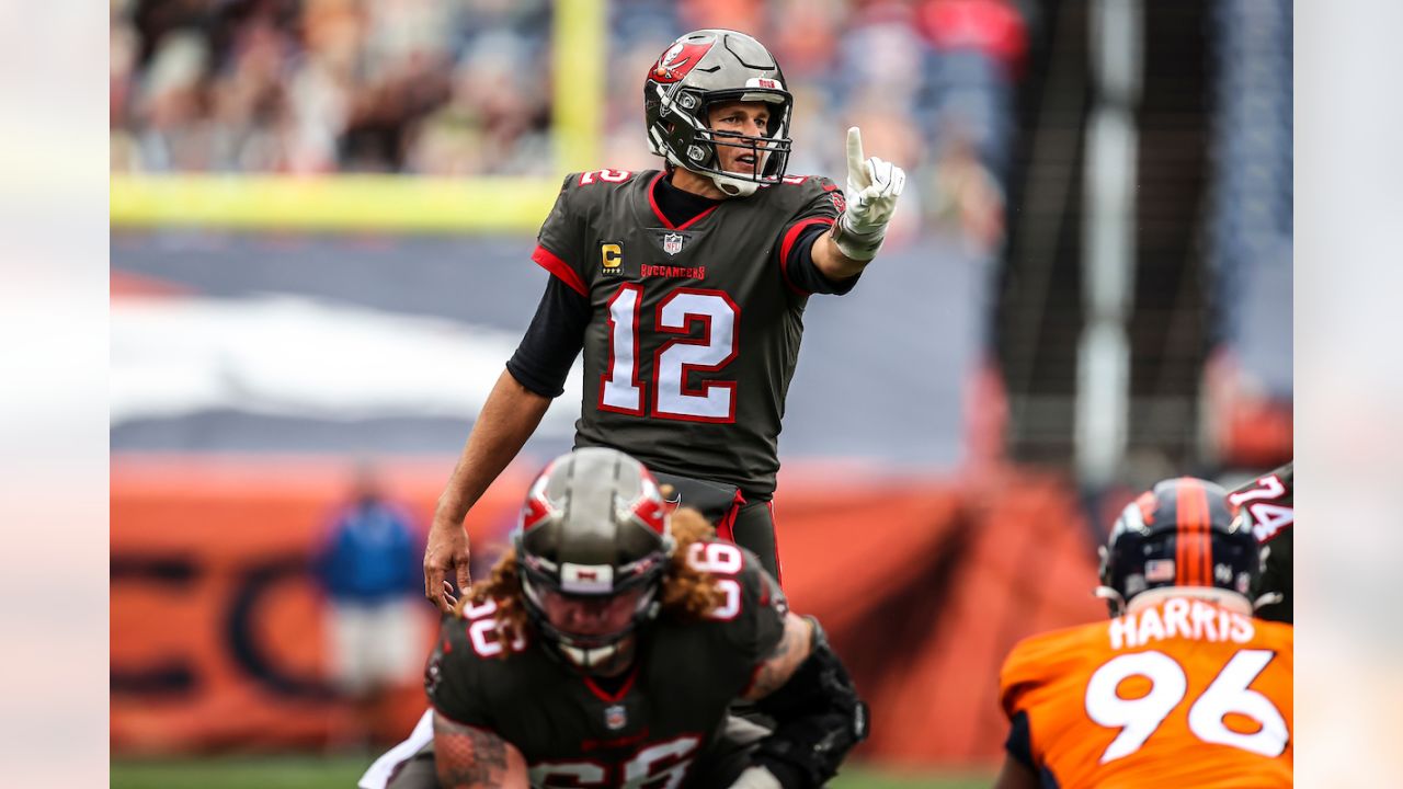 Tom Brady shows off with three TD passes as Buccaneers beat Broncos, 28-10  - The Boston Globe