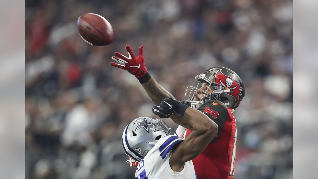 Bucs vs. Cowboys live blog: Tampa Bay fumbles away game, 27-20