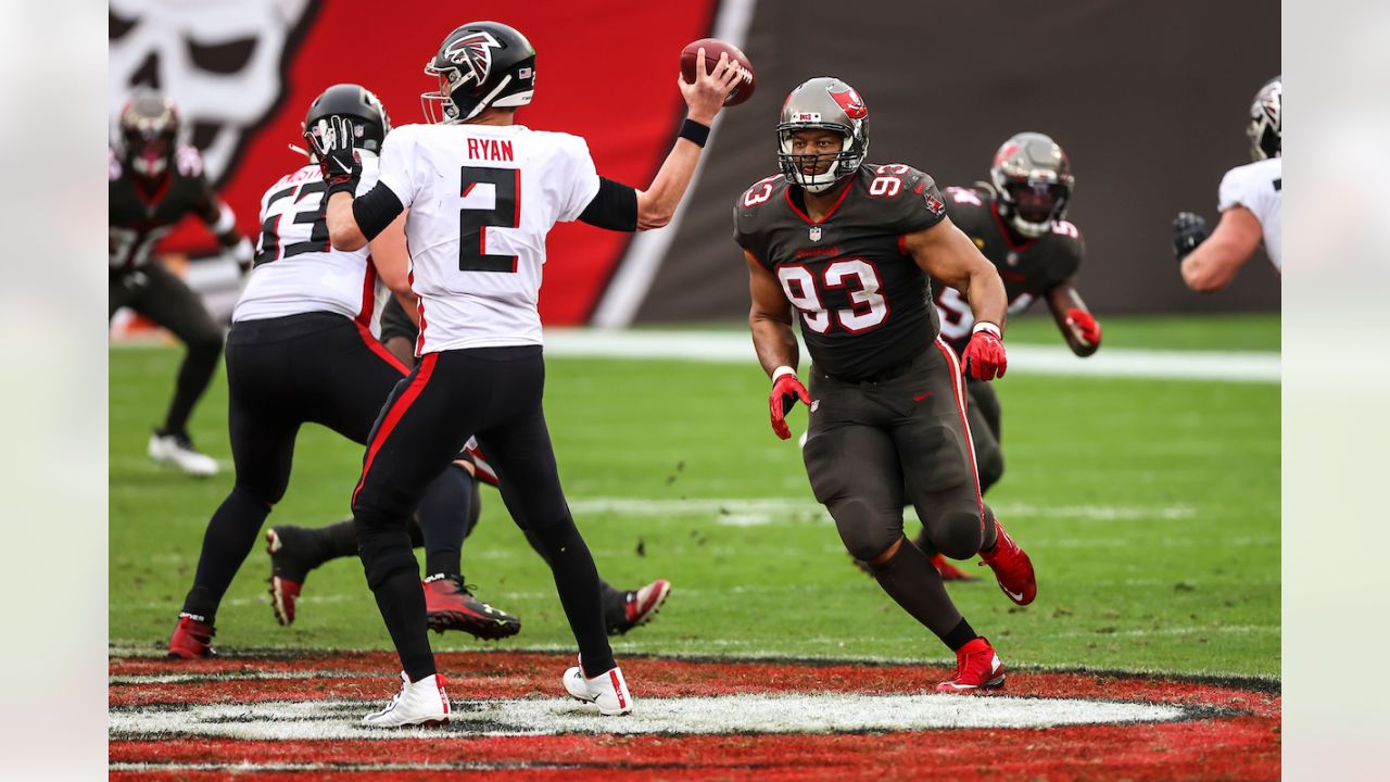 Bucs escape late comeback attempt in 21-15 win vs. Falcons