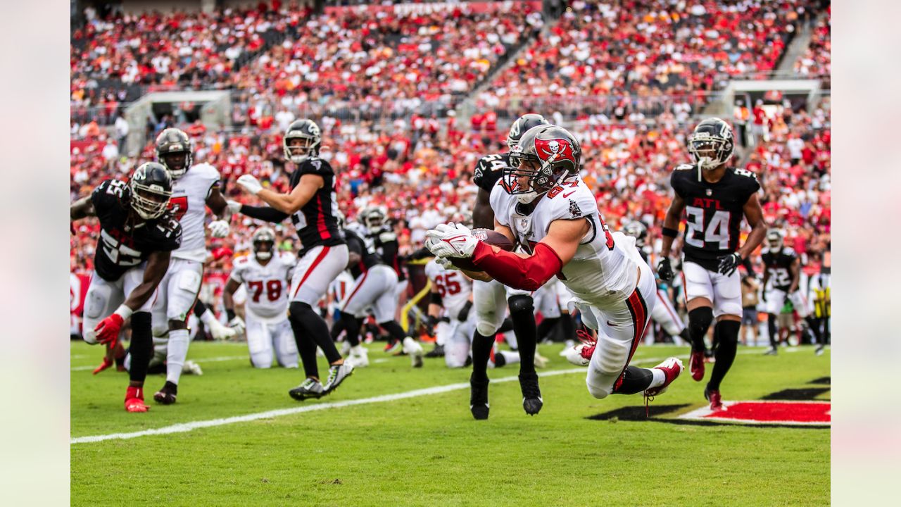 Tampa, Florida, USA. 30th Dec, 2018. Tampa Bay Buccaneers tight end Cameron  Brate (84) before the game between the Atlanta Falcons and the Tampa Bay  Buccaneers at Raymond James Stadium in Tampa