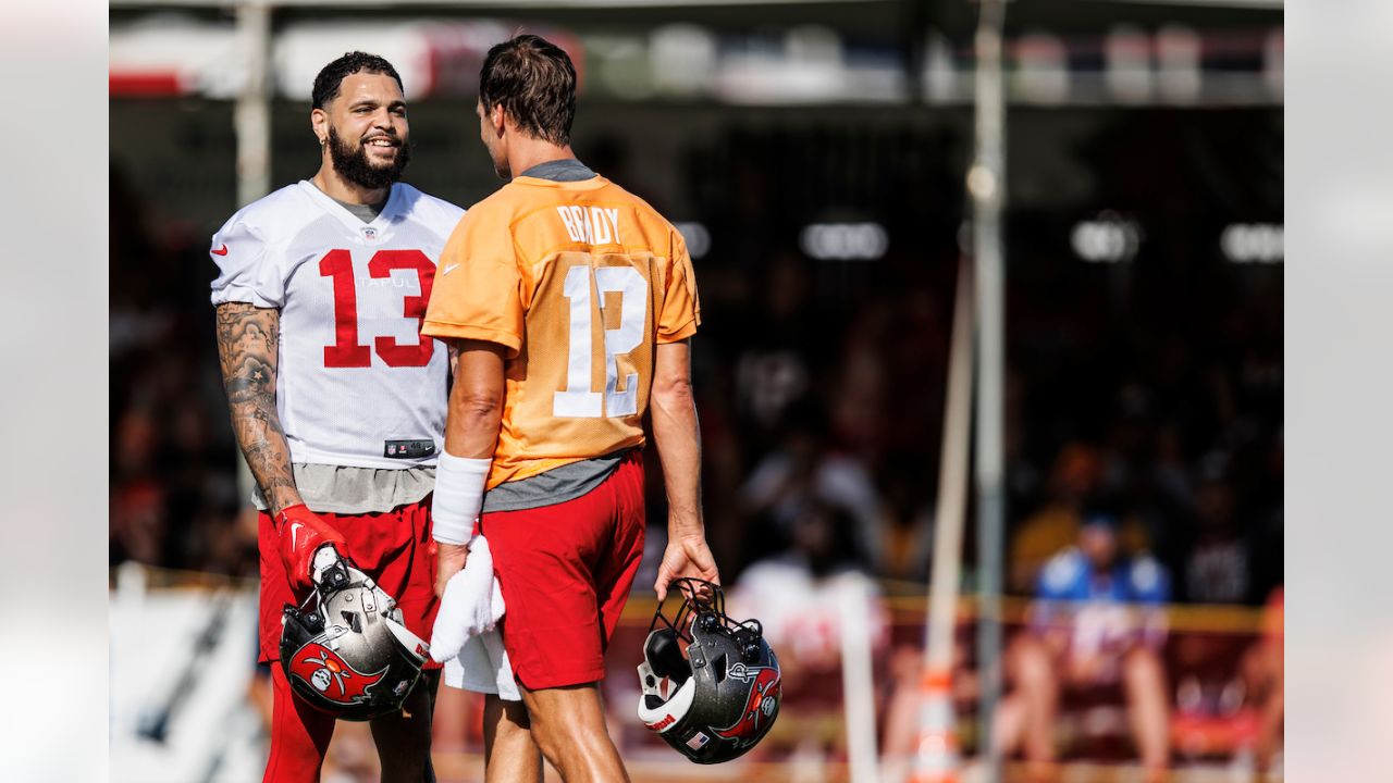 TAMPA, FL - MAY 31: Tampa Bay Buccaneers tight end Ko Kieft (41) goes thru  a drill during the Tampa Bay Buccaneers OTA Offseason Workouts on May 31,  2022 at the AdventHealth