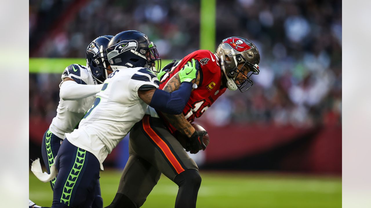 Live updates: Bucs hold off Seahawks in Germany